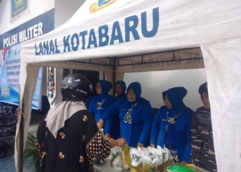 Pasar Murah Lanal Kotabaru Diserbu Warga, Sembako Ludes Diburu Harga Miring