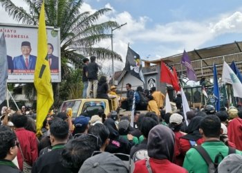 Mahasiswa dan Masyarakat Kaltim Gelar Demontrasi, DPRD Janji Tuntutan Di bawa ke Pusat