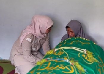 Kunjungi Rumah Duka, Wali Kota Banjarbaru Ucapkan Belasungkawa dan Serahkan Bantuan Sosial