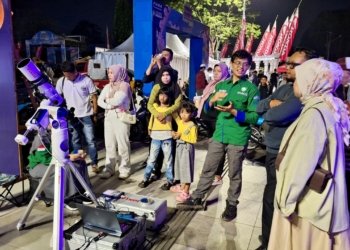 Warga Banjarbaru Antusias Saksikan Gerhana Bulan ‘Blood Moon’