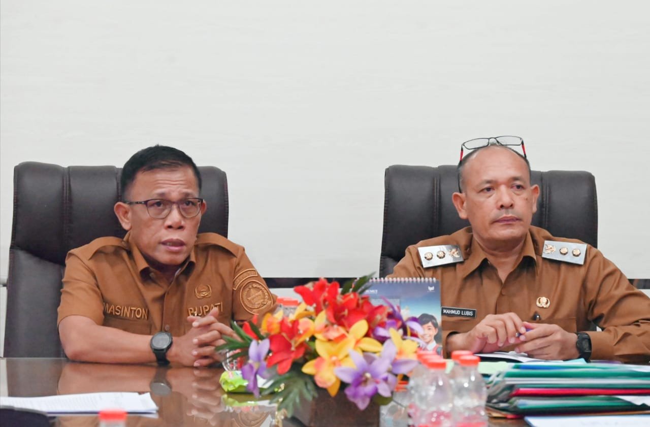 Bupati Tapteng Kembali “Sapu Bersih”: 10 Kades Dinonaktifkan, 3 Dicopot Permanen