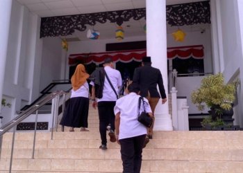 Ratusan Tenaga Honorer Datangi Gedung DPRD Banjarbaru, Ngapain?