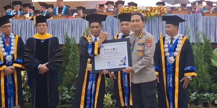 Polda Kalsel Terima Penghargaan dari ULM, Komitmen Kolaborasi Ketahanan Pangan Diakui