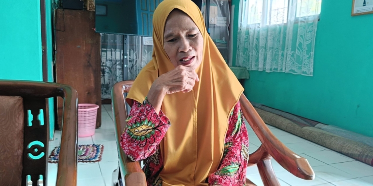 15 Tahun Mengabdi Tanpa Lelah, Nor Hayah Tetap Setia Menjaga Sekolah Meski Hidup Seorang Diri