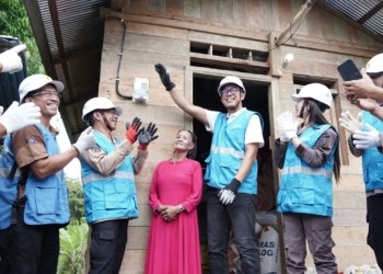 Terangi Harapan Keluarga Prasejahtera, PLN Kalselteng Nyalakan Program LUTD di Hingan Tokung