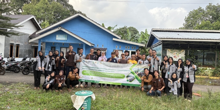 Mahasiswa ULM Latih Warga Olah Limbah Jadi Pupuk Organik, Dorong Pertanian Berkelanjutan