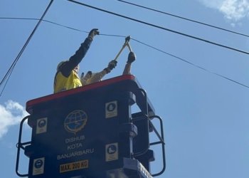 Pemerintah Kota Banjarbaru Mulai Tertibkan Kabel Udara Semrawut di Sejumlah Titik