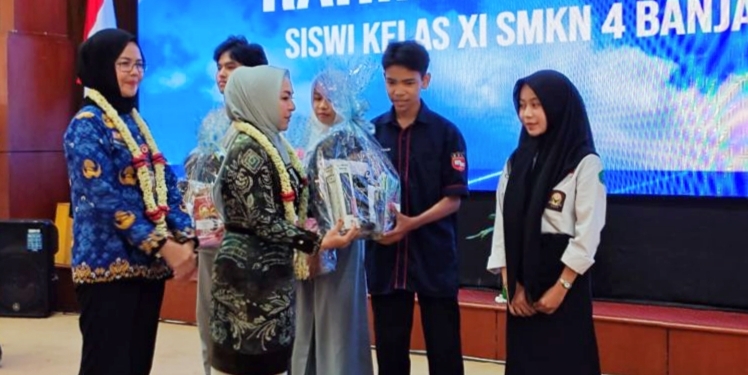 Tekan Angka Putus Sekolah, Pemprov Kalsel Salurkan BSKM Kepada 10.030 Pelajar