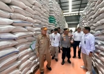 Pemprov Kalsel Tinjau Gudang Bulog Landasan Ulin, Pastikan Stok Beras Impor Sudah Layak Edar