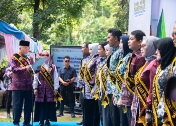 Bupati Kabupaten Banjar dan Ketua TP PKK Hadiri Peringatan HAN 2025 di Hulu Sungai Selatan: Wujud Komitmen Bangun Generasi Hebat Menuju Indonesia Emas 2045