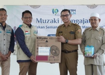 PLN Nyalakan Semangat Anak Lewat Program YBM Muzaki Mengajar di SDN 1 Guntung Paikat
