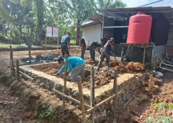 Satgas TMMD Bangun Fasilitas MCK untuk Tingkatkan Kesehatan Warga Desa Rejosari