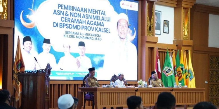 BPSDMD Kalsel Tekankan Pentingnya Syukur dan Kejujuran bagi ASN dalam Ceramah Agama Bulanan