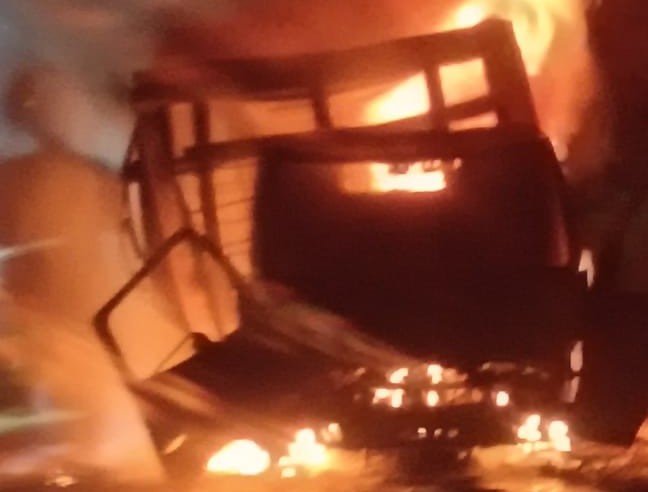 Mobil Box Cold Diesel Terbakar di Parombunan, Damkar Sibolga Bergerak Cepat Padamkan Api