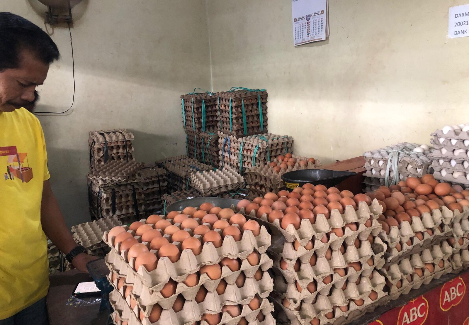 Permintaan Meningkat, Harga Telur Ayam di Pasar Bauntung Banjarbaru Capai Rp33 Ribu Per Kilogram