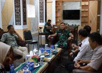 Perkuat Sinergitas Pemilu, Bawaslu dan KPU Banjarbaru Jalin Audiensi dan Silaturahmi ke Kodim 1006/Banjar