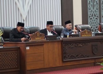 Dua Raperda Strategis Soal Pengelolaan Sampah dan Penanggulangan Karhutla dalam Rapat Paripurna DPRD
