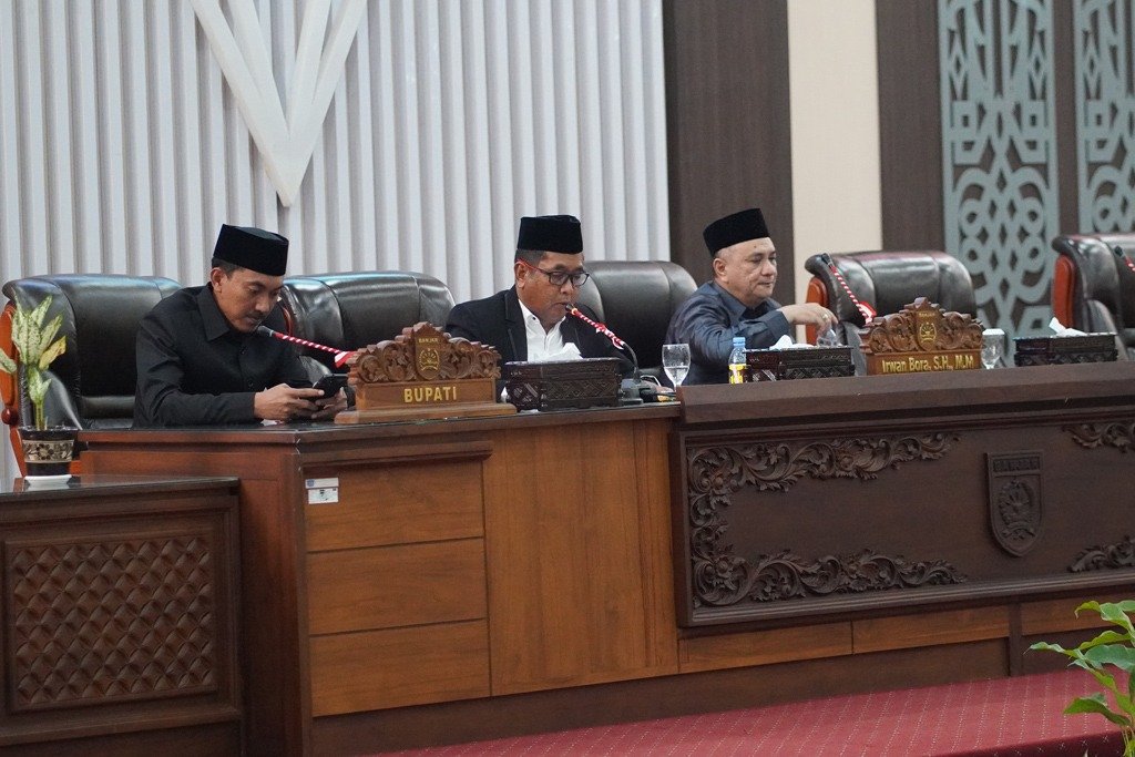 Dua Raperda Strategis Soal Pengelolaan Sampah dan Penanggulangan Karhutla dalam Rapat Paripurna DPRD