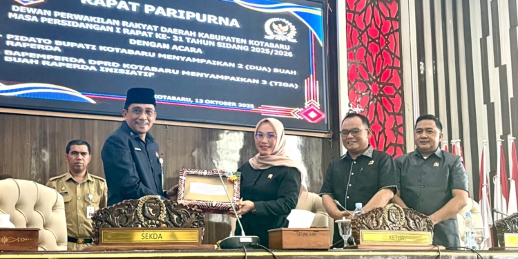rapat Paripurna Masa Persidangan Satu Rapat ke- 31, yang bertempat di Ruang Rapat Paripurna DPRD Kotabaru, Senin (13/10/2025). Foto Diskominfo