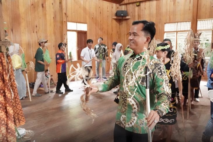 Legislatif Hadiri Festival Budaya Mesiwah Pare Gumboh ke 7