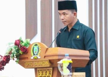 Anggota DPRD Balangan, Sufianoor sampaikan pandangan umum terhadap Raperda APBD 2025