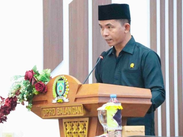 Anggota DPRD Balangan, Sufianoor sampaikan pandangan umum terhadap Raperda APBD 2025