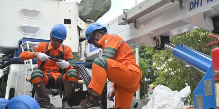 Jaga Keandalan Listrik Jelang Musim Hujan, PLN Kalselteng Terjunkan 6 Tim PDKB di Hulu Sungai Selatan