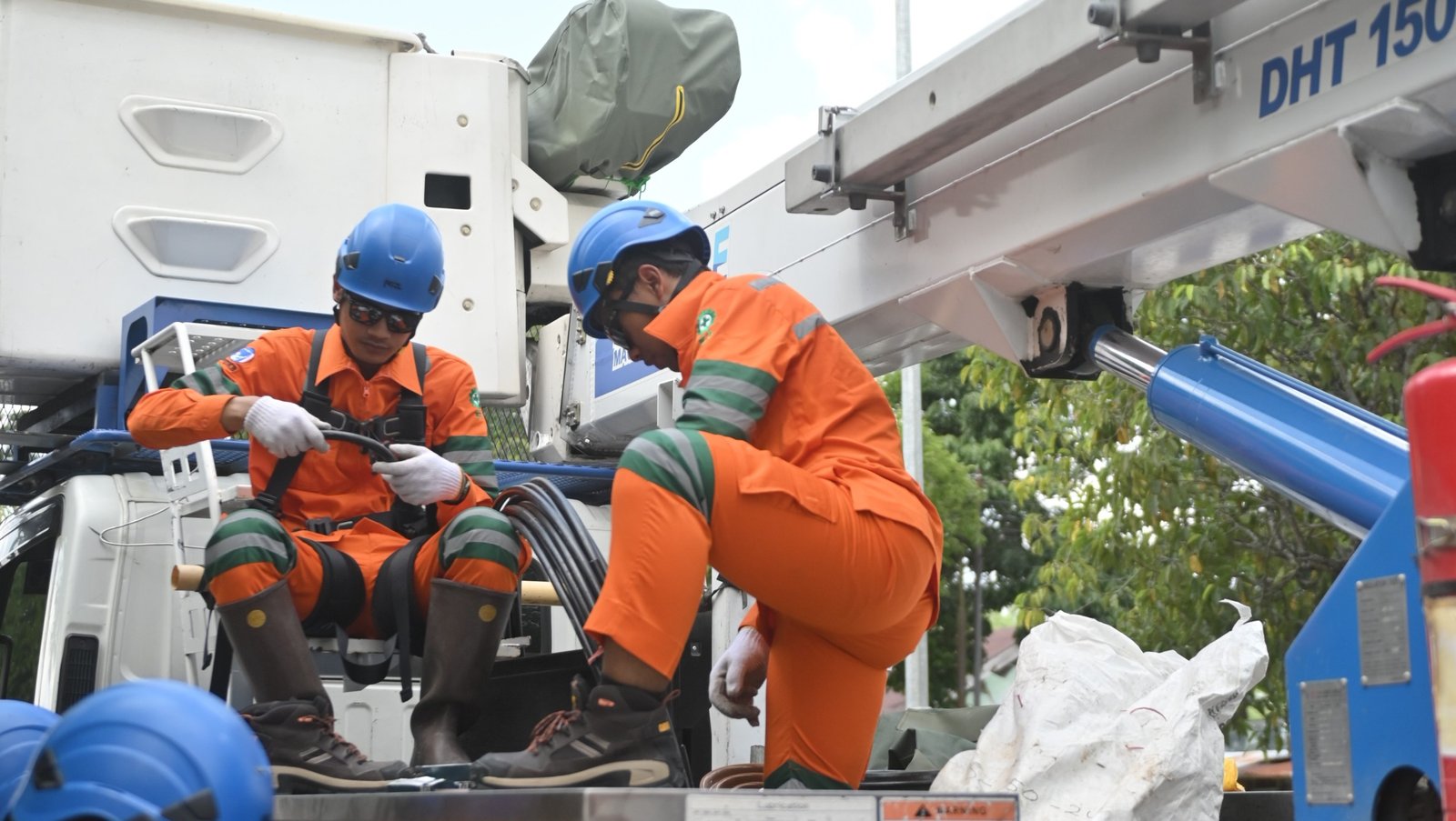 Jaga Keandalan Listrik Jelang Musim Hujan, PLN Kalselteng Terjunkan 6 Tim PDKB di Hulu Sungai Selatan