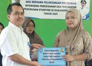 Pemkab Banjar Serahkan Bantuan Sanitasi dan Air Minum Aman Dukung Percepatan Penurunan Stunting
