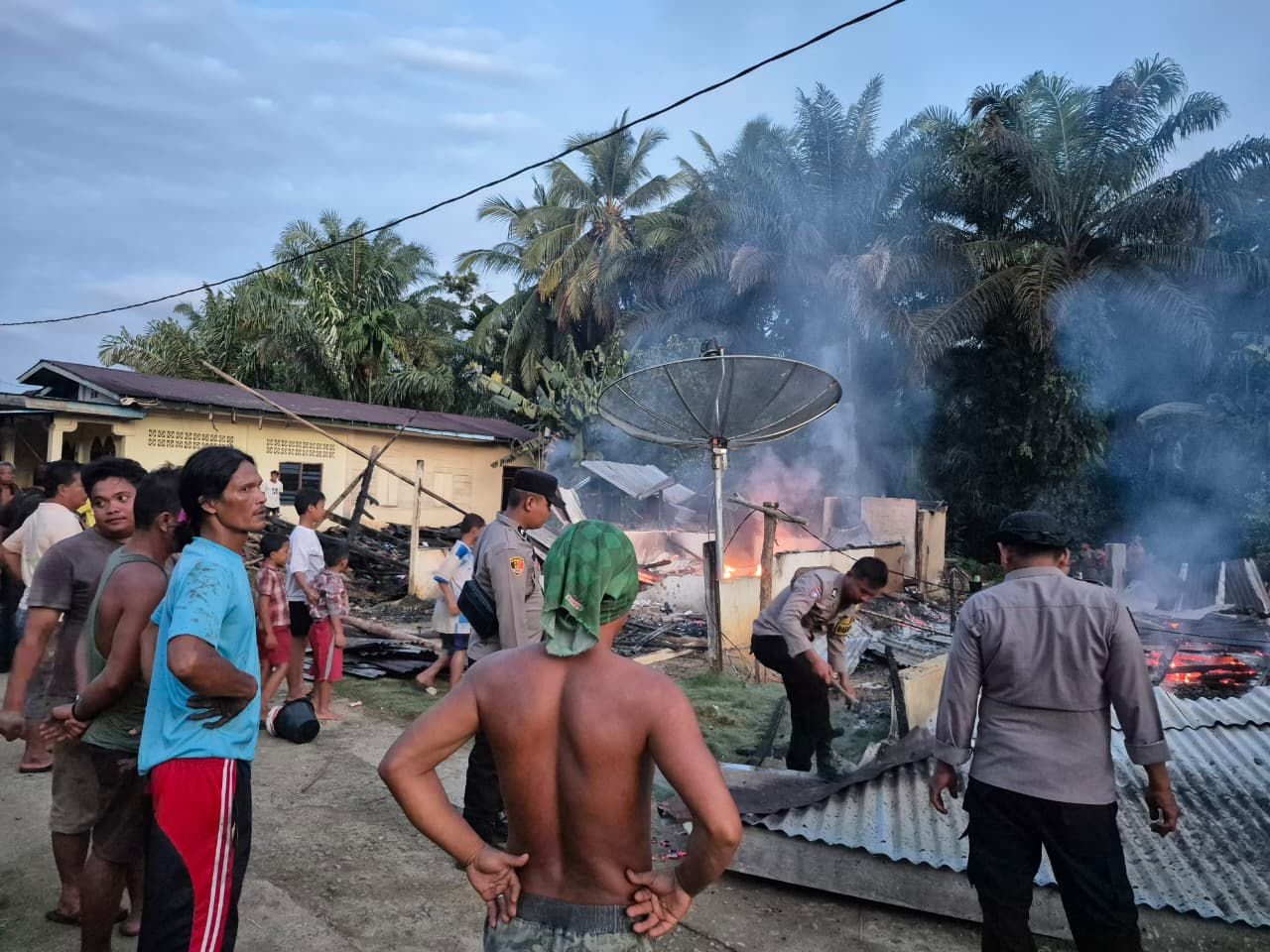 Api Lahap Tiga Rumah di Manduamas, Polisi Selidiki Asal Api Misterius