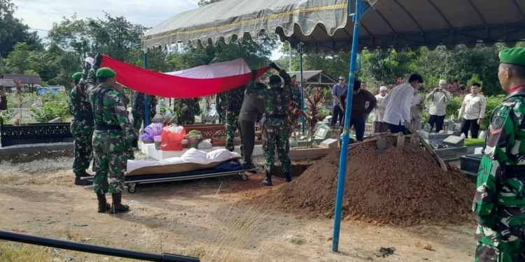 Kodim 1006/Banjar Gelar Upacara Persemayaman dan Pemakaman Militer Penuh Kehormatan untuk Mayor Arh (Purn) Eko Nugroho Setianto