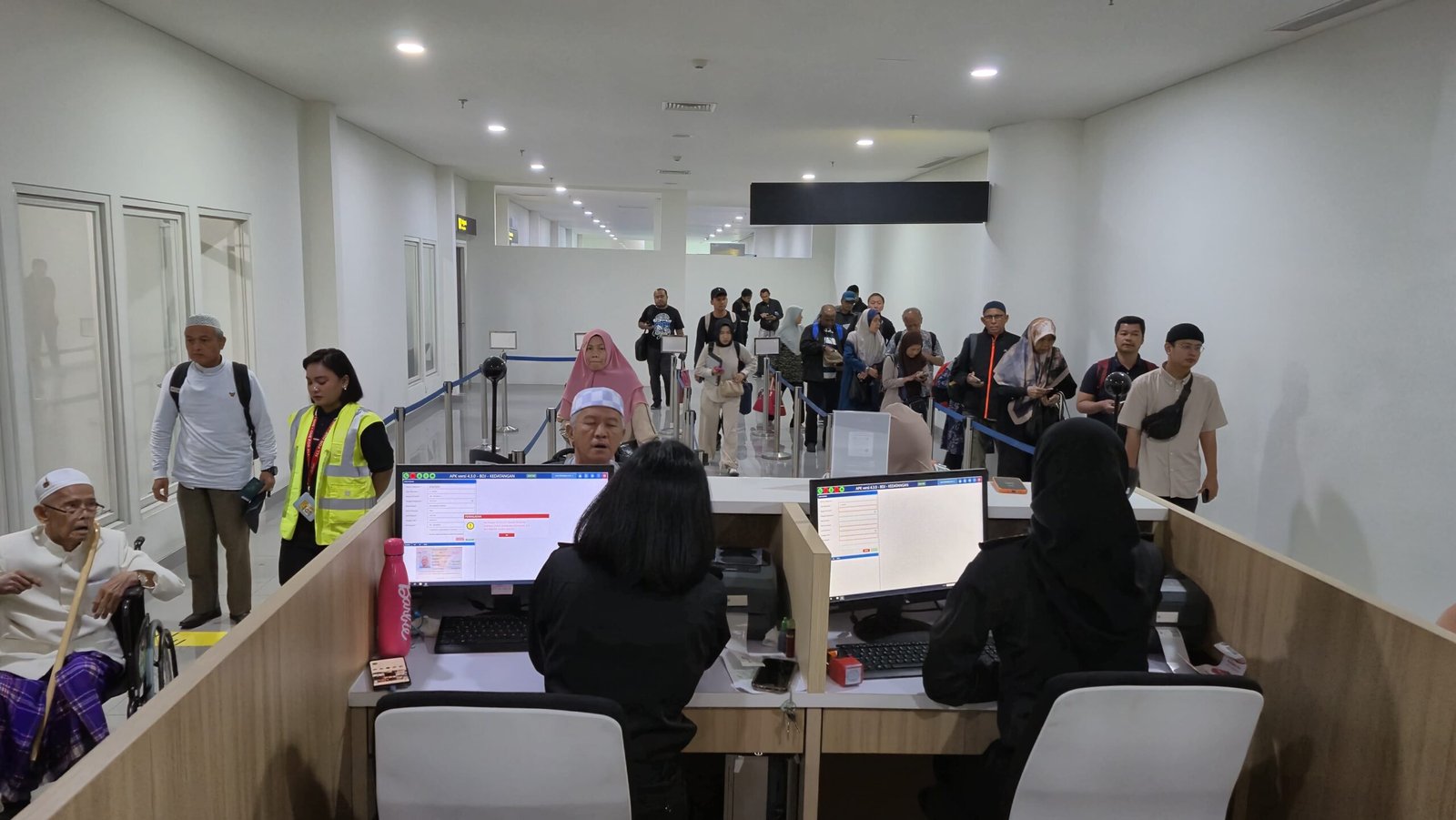 Petugas Imigrasi Gagalkan Keberangkatan Lima WNI Diduga Akan Bekerja Sebagai Admin Judi Online di Malaysia