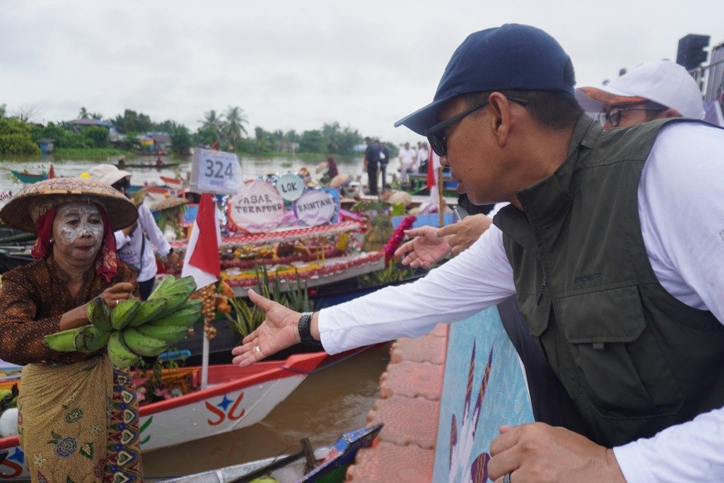 Festival Pasar Terapung Lok Baintan 2025 kembali menjadi magnet wisata budaya yang menyedot perhatian ribuan pengunjung dari berbagai daerah di Kalimantan Selatan.