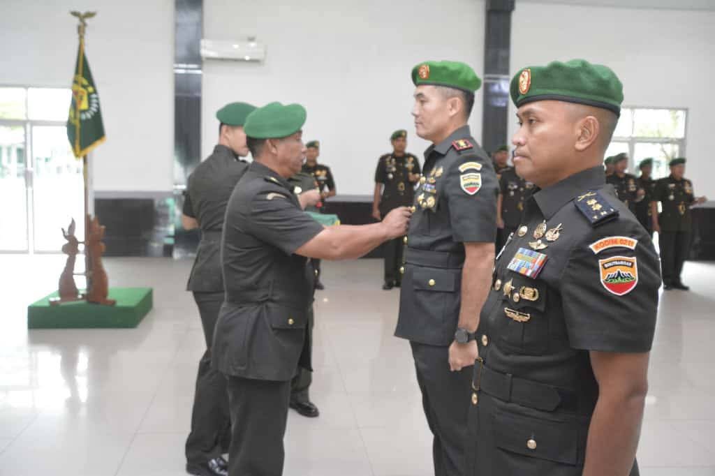 Pgs Danrem 023/KS Pimpin Sertijab Dandim 0211/TT: Letkol Inf Fernando ke Letkol Inf Bayu Hanuranto