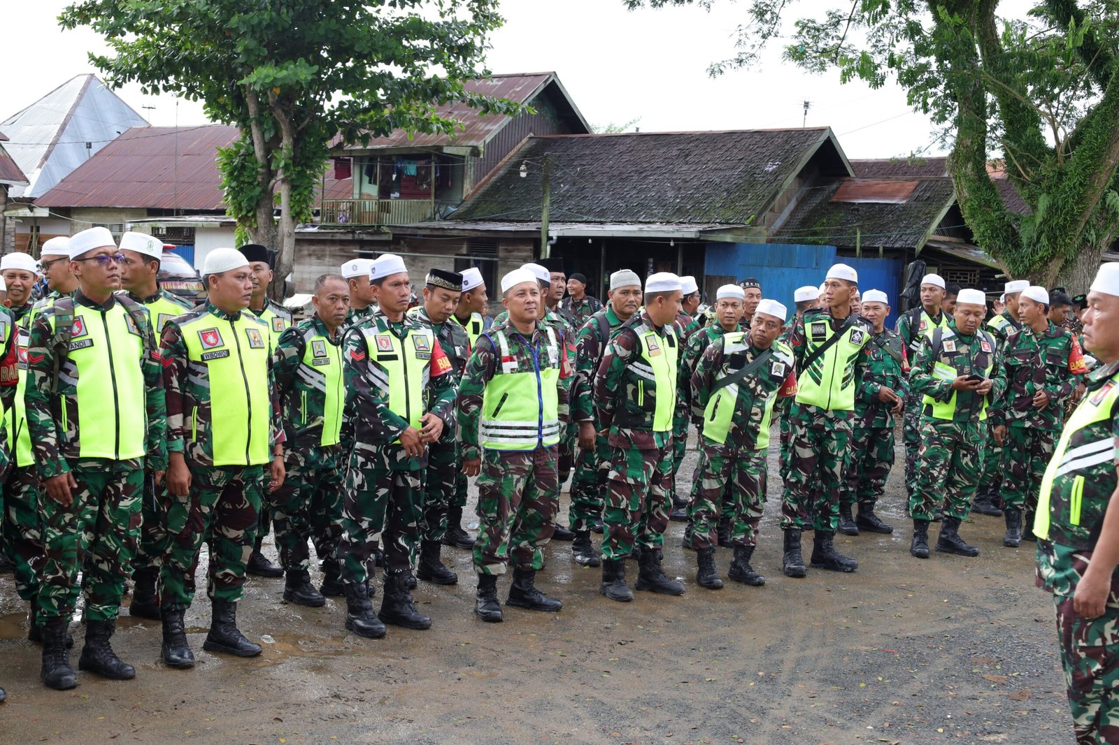 Kodim 1006/ Banjar Kawal Ribuan Jamaah di Haul ke-57 KH Anang Sya’rani Arif