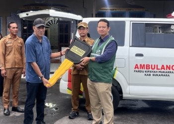 Wujud Hadirnya PLN untuk Rakyat, Berikan Ambulans untuk Pengurus Masjid Mukarromah Sukamara