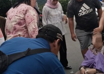 Plt Kadinkes Tapteng Cepat Tanggap Evakuasi Korban Kecelakaan di Pandan