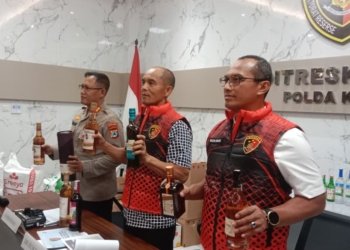 Polda Kalsel Bongkar Home Industry Miras Oplosan di Banjarmasin, Ribuan Botol Disita
