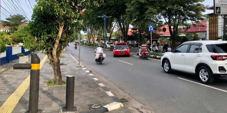 Bollard Trotoar di Sepanjang Ruas Jalan Panglima Batur Banjarbaru Digondol Maling