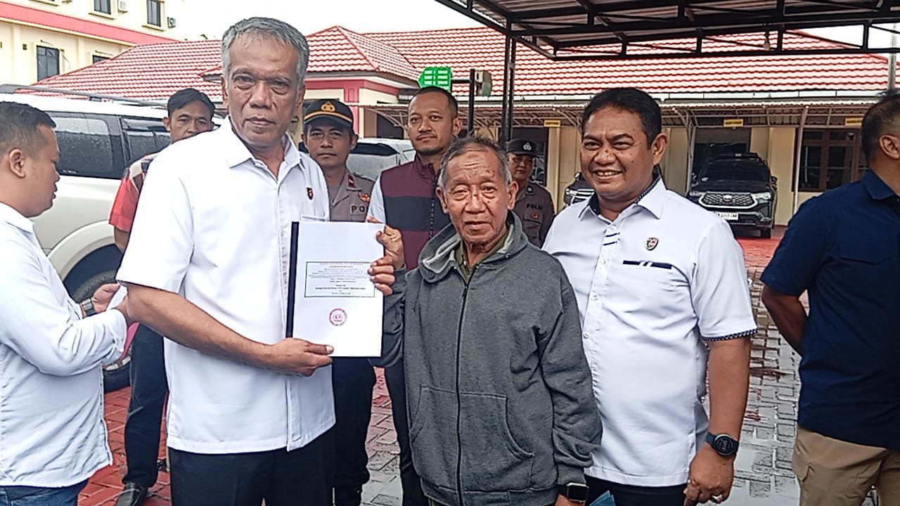 Aksi BABAK Kalsel Desak Penindakan Dugaan Penghalangan Proyek Jalan Usaha Tani di HSU