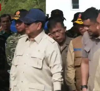 Presiden Prabowo Sambangi Pengungsi Banjir di GOR Pandan: Negara Hadir untuk Rakyat
