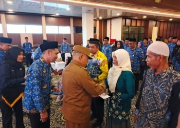 Pengabdian Tanpa Batas: ASN Kotabaru Terima Satyalancana Karya Satya di Momentum HUT ke-54 KORPRI