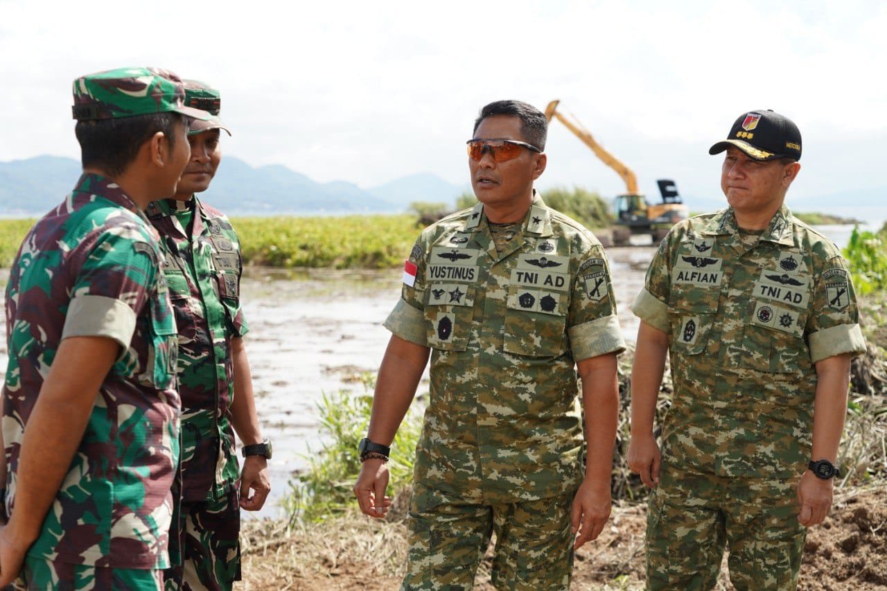 Kasdam XIII/Merdeka Tinjau Pembersihan Danau Tondano: Jaga Ekosistem, Selamatkan Aset Wisata Minahasa