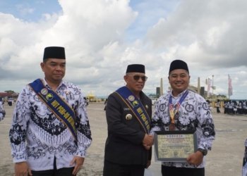 Bupati Kotabaru Muhammad Rusli Pimpin Upacara HUT ke-80 PGRI dan HGN 2025 Tingkat Kalsel