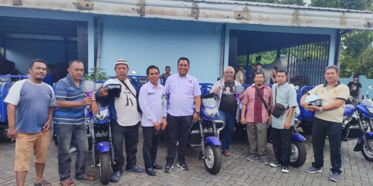 Salurkan 7 Tosa dan 4 Tenda, Jon Robet Perkuat Pelayanan Lingkungan di Banjarbaru Selatan