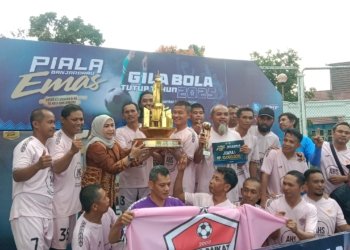 Penutupan Turnamen Gila Bola Piala Banjarbaru Emas U-40 Tahun 2025 Berlangsung Sukses