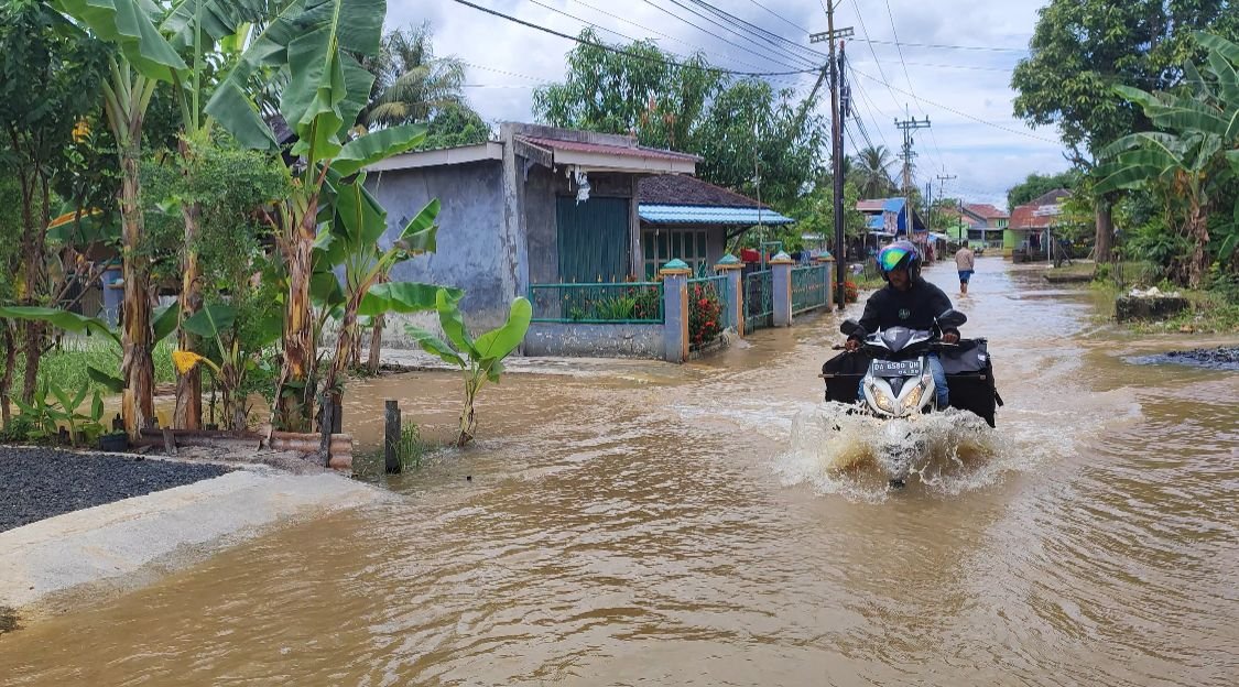Hujan Deras Picu Banjir, Sejumlah Rumah di Telok Selong Ulu Terendam