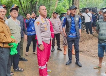 Bupati Kabupaten.Banjar Turun Langsung ke Aranio, Pastikan Penanganan Longsor dan Jembatan Putus Berjalan Cepat