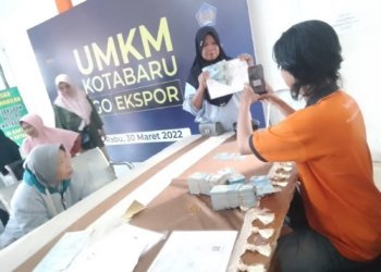 Pencairan BLTS 2025 Serentak, Warga Kotabaru Antre di Kantor Pos