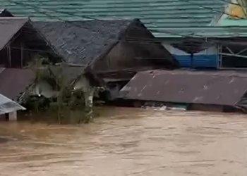 Banjir Bandang Terjang Balangan, Puluhan Rumah Warga Tinggal Atap